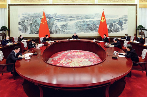 习近平：总结党的历史经验 加强党的政治建设