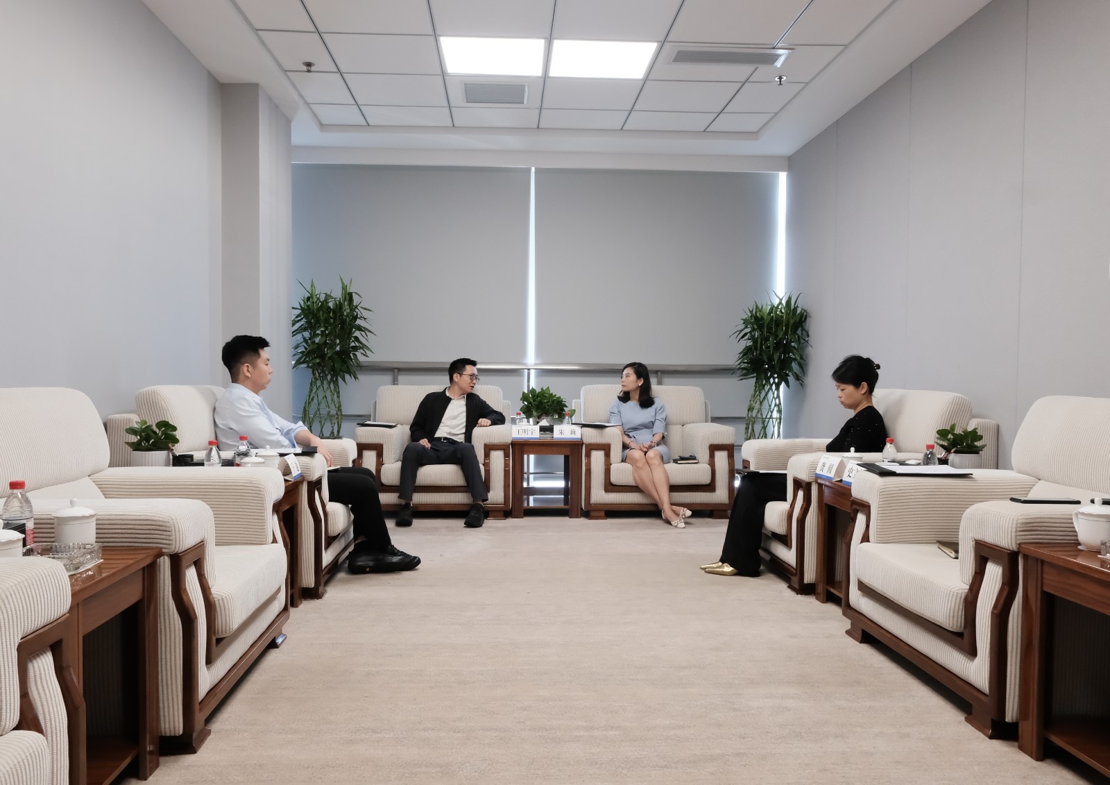 川投集团与CPE源峰举行座谈交流