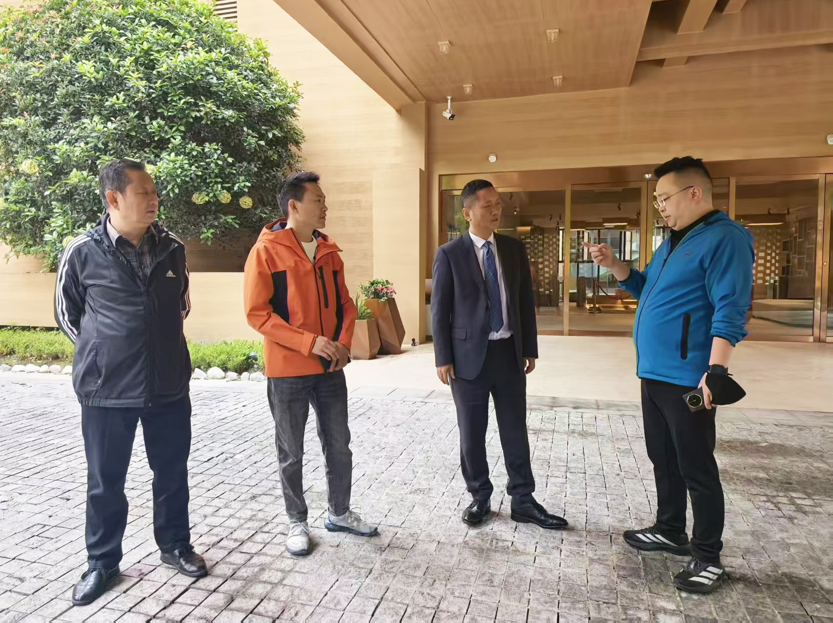 携手共建图书角 赋能酒店文旅融合发展